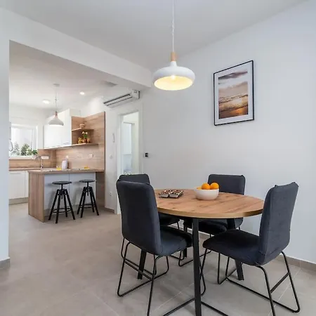 Apartman Trogir Διαμέρισμα *